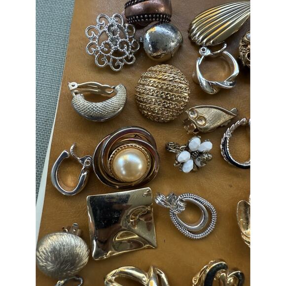 VTG Lot 79 SINGLE Clip-On Gold Tone Earrings Signed Escada Les Bernard Avon - Picture 14 of 16